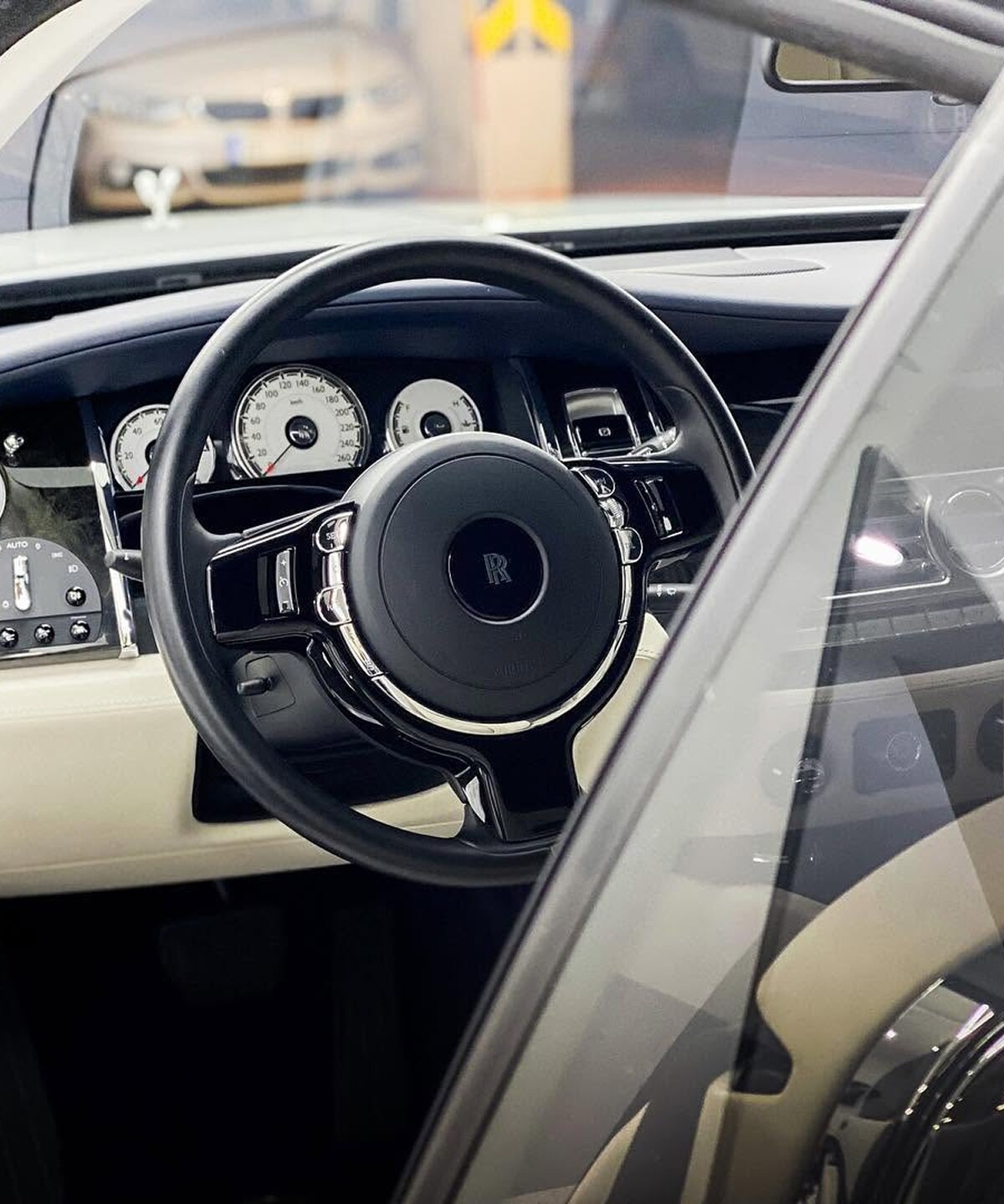 Detail volantu a interiéru Rolls-Royce