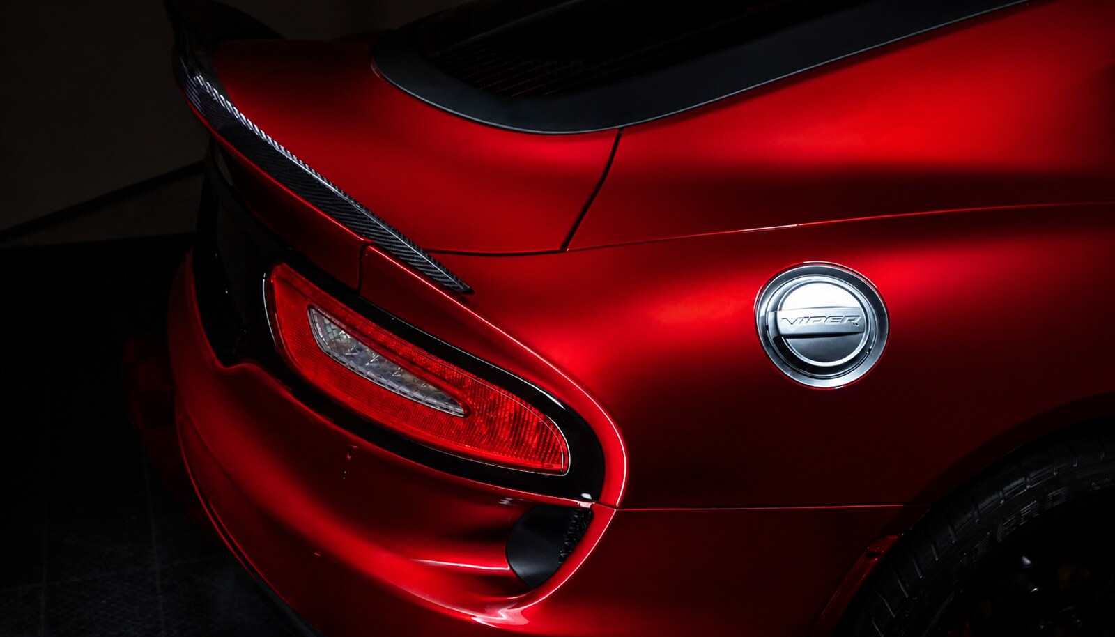 Zadní blatník, víčko nádrže a světlo Dodge Viper